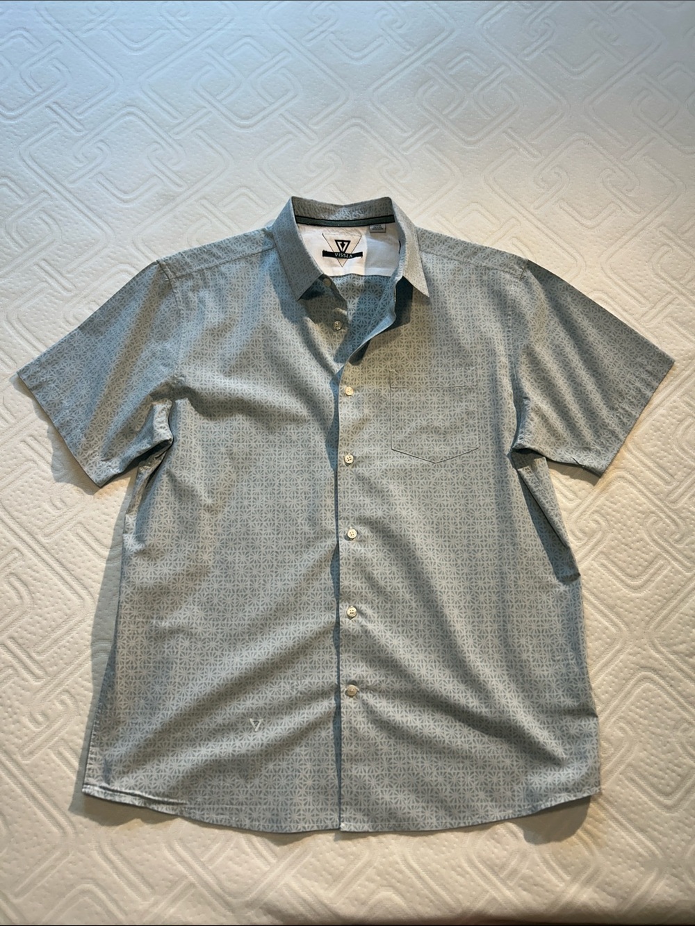 VISSLA Light Blue Short-Sleeve Button-Down Shirt Large